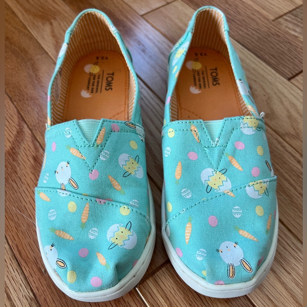Easter Bunny TOMS Alpargata canvas, size Y2.5. Excellent condition.
